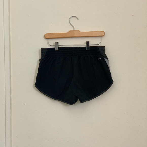 Nike Running Shorts - Picture 2 of 3